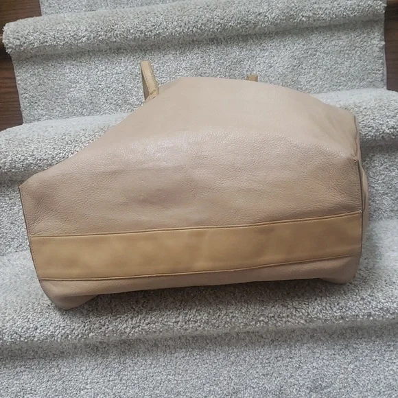 Chloé calf skin tote with zip side pocket Authentic - Picture 7 of 13